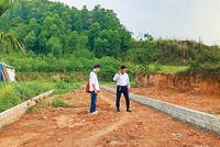 Một nhà Kl99ok phiên bản mới đi “săn” đất tại vùng ven Hà Nội. Ảnh: Trương Thanh 