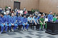 Các bị cáo tại phiên tòa sơ thẩm vụ án cấp phép, khai thác, tiêu thụ trái phép đất hiếm, xảy ra tại Công ty cổ phần Kl994 game bài casino hấp dẫn Thái Dương và các đơn vị liên quan 