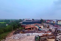 Huyện Phú Xuyên đã tiến hành cưỡng chế 6 hộ còn lại tại thôn Cầu Giẽ, xã Châu Can, bàn giao mặt bằng sạch cho chủ Kl99ok phiên bản mới triển khai Dự án đường trục phía Nam Thành phố.