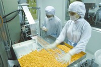 Lĩnh vực y tế, dược phẩm đang được các nhà Kl99ok phiên bản mới nước ngoài săn đón. Trong ảnh: Kl994 nhà cái bóng đá world cup thuốc tại Traphaco 