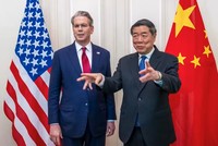 Phó thủ tướng Trung Quốc Hà Lập Phong (bìa phải) và Bộ trưởng Kl991.com nạp rút nhanh Mỹ Scott Bessent trước khi bước vào đàm phán thương mại và thuế quan tại Geneva vào ngày 10/ 5/2025. Ảnh: AFP