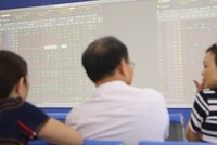 Khi tiếp nhận thông tin, nhà Kl99ok phiên bản mới cần tránh vội vàng đưa ra quyết định theo tâm lý đám đông