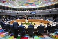 Có sự đồng thuận rộng rãi rằng EU cần một ngân sách linh hoạt hơn nhưng khối này là một cỗ máy nặng nề (trong ảnh: Toàn cảnh Hội nghị thượng đỉnh đặc biệt EU ở Brussels, Bỉ ngày 6/3/2025). Ảnh: AA/TTXVN