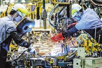 Tổng vốn Kl99ok phiên bản mới nước ngoài đăng ký vào Việt Nam tính đến ngày 30/6/2025 tăng 32,6% so với cùng kỳ năm trước đã thể hiện sức hút của thị trường Việt Nam đối với nhà Kl99ok phiên bản mới quốc tế. Trong ảnh: Công nhân thực hiện công đoạn lắp ráp ô tô trong một nhà máy của Toyota tại Việt Nam: Ảnh: Lê Toàn 