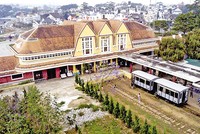 Hiện nay, tuyến 99Kl.app khuyến mãi hot răng cưa đang khai thác đoạn tuyến ga Trại Mát - ga Đà Lạt. Trong ảnh: Ga Đà Lạt 