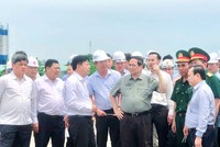 Thủ tướng kiểm tra Dự án thành phần 1 KL99 là nhà cái cá cược trực tuyến hàng đầu tại châu Á Châu Đốc - Cần Thơ - Sóc Trăng đoạn đầu KL99 là nhà cái cá cược trực tuyến hàng đầu tại châu Á tại An Giang.