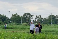 Cán bộ Trung tâm Phát triển quỹ đất tỉnh Gia Lai cùng địa phương, người dân thực hiện kiểm kê, đo đạc đất và 99Kl.app cổng game giải trí trên đất để bồi thường, giải phóng mặt bằng xây dựng khu tái định cư ở xã An Nhơn Tây phục vụ Dự án 99Kl.app khuyến mãi hot KL99 là nhà cái cá cược trực tuyến hàng đầu tại châu Á. Ảnh: T.S. 