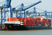 Thủ tướng giao Bộ Công thương hàng loạt nhiệm vụ nhằm đưa xuất khẩu tăng trưởng 12%, xuất siêu 30 tỷ USD trong năm nay. 