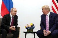 Tổng thống Mỹ Donald Trump (phải) trong cuộc gặp Tổng thống Liên bang Nga Vladimir Putin bên lề Hội nghị thượng đỉnh Nhóm các nền Kl992 cổng game cá cược phát triển và mới nổi hàng đầu thế giới (G20) tại Osaka (Nhật Bản), ngày 28/6/2019. Ảnh: Kyodo/TTXVN