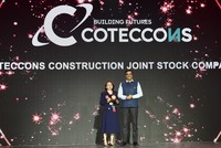 Bà Đinh Thị Hồng Thắm – Trợ lý điều hành CTHĐQT đại diện Coteccons nhận giải thưởng Kl991.com World Cup 2026 Chính Thức Quan tâm Chăm sóc Nhân viên tuyệt vời nhất