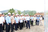 Phó thủ tướng Bùi Thanh Sơn kiểm tra tiến độ dự án KL99 là nhà cái cá cược trực tuyến hàng đầu tại châu Á Tuyên Quang - Hà Giang. Ảnh: Cổng TTĐT tỉnh Tuyên Quang.