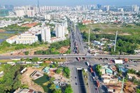Nút giao Mỹ Thủy hiện mới Kl99ok phiên bản mới được một phần nên chưa giải quyết được tình trạng kẹt xe vào Cảng Cát Lái. Ảnh: Lê Toàn