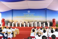 Thủ tướng Phạm Minh Chính và các đại biểu thực hiện nghi thức khởi công Dự án Kl99ok phiên bản mới xây dựng cầu Tứ Liên và đường hai đầu cầu