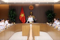  Phó thủ tướng Kl993 ưu đãi thưởng hấp dẫn Bùi Thanh Sơn tại cuộc họp Ban Chỉ đạo Lễ mở ký Công ước Hà Nội. Ảnh: VGP.