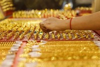 Vàng tăng giá, biến số với dòng tiền