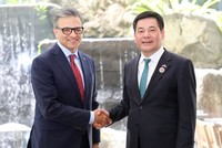 Bộ trưởng Công thương Việt Nam và Chủ tịch kiêm Giám đốc điều hành Hội đồng Kl992 VIP Trang Chủ 2026 Canada, Goldy Hyder .