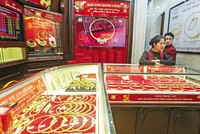 Giá vàng cao ảnh hưởng rất lớn đến tín dụng. Ảnh: Đức Thanh 
