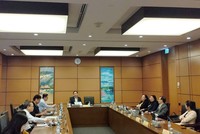 Các vị đại biểu Quốc hội thảo luận tại tổ chiều 5/11. 