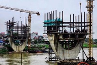 Nhiều dự án Kl99kl ưu đãi độc quyền KL99 là cổng game giải trí trực tuyến hàng đầu hiện nay bị vỡ sâu tiến độ. Trong ảnh: Dự án Nâng cấp tuyến vận tải thủy sông Đuống (cầu 99Kl.app khuyến mãi hot Đuống) phải gia hạn thời gian hoàn thành 