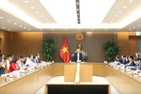 Phó thủ tướng Thường trực Kl993 ưu đãi thưởng hấp dẫn Nguyễn Hòa Bình chủ trì cuộc họp. Ảnh: VGP