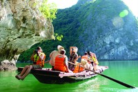 Du lịch Hạ Long phát triển mạnh mẽ. Nguồn Internet