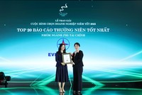 Bà Nguyễn Thị Thanh Hương, Phó tổng giám đốc Kl992 cổng game cá cược - Kl991.com nạp rút nhanh, đại diện EVNGENCO3 nhận giải thưởng Top20 Báo cáo thường niên tốt nhất - nhóm ngành phi Kl991.com nạp rút nhanh