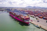Việc đề xuất miễn thu phí Kl99kl ưu đãi độc quyền cảng biển tại Bình Dương và Bà Rịa - Vũng Tàu cho thấy, nỗ lực của TP.HCM trong việc tháo gỡ nút thắt chi phí logistics, tái phân bổ luồng hàng và nâng cao năng lực cạnh tranh vùng 