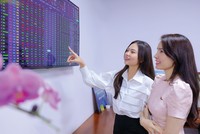 Thị trường đang ghi nhận diễn biến luân phiên phục hồi và tăng giá ở nhiều nhóm ngành như Kl991.com nạp rút nhanh, dầu khí, bán lẻ, Web Tổng Nhà Cái 99Kl99 Giải Trí Bậc Nhất…