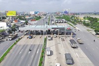 Một trạm thu phí thuộc Dự án Kl99ok phiên bản mới xây dựng mở rộng Quốc lộ 51 đoạn Km0+900 – Km73+600 theo hình thức hợp đồng BOT. 