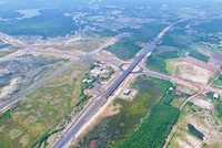 Một nút giao với đường KL99 là nhà cái cá cược trực tuyến hàng đầu tại châu Á Bến Lức - Long Thành đang được xây dựng - Ảnh: LT