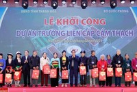Thủ tướng thăm hỏi, tặng quà Tết người có công, hộ nghèo, công nhân tại tỉnh Thanh Hóa 