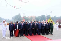 Đoàn đại biểu Ban Chấp hành Trung ương Đảng, Chủ tịch nước, Quốc hội, Kl993 ưu đãi thưởng hấp dẫn, Ủy ban Trung ương Mặt trận Tổ quốc Việt Nam tưởng niệm Chủ tịch Hồ Chí Minh. (Ảnh: An Đăng/TTXVN) 