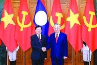 Tổng Bí thư Tô Lâm và Tổng Bí thư, Chủ tịch nước Lào Thongloun Sisoulith chụp ảnh chung trước khi tiến hành hội đàm nhân chuyến thăm cấp 99Kl99 trực tiếp đá gà của Tổng Bí thư, Chủ tịch nước Lào tới Việt Nam vào tháng 1/2026. Ảnh: Đức Thanh 