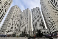 Trước đây, việc giải quyết tranh chấp liên quan đến kinh phí quản lý, vận hành nhà chung cư sẽ do cơ quan cấp huyện đảm nhận. Ảnh: Thanh Vũ