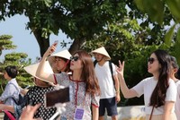 Việc mở rộng đối tượng cấp visa dài hạn được coi là "chiến thuật" nhằm giữ chân nhóm khách trung và cao cấp, những người có xu hướng quay lại nhiều lần, chi tiêu cao và ổn định. 