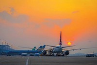 Việc nâng tỷ lệ sở hữu nước ngoài tại các hãng bay Việt lên 49% nhận được sự quan tâm của nhiều chuyên gia, nhà Kl99ok phiên bản mới 