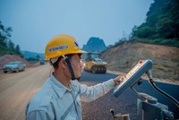 Thi công thảm bê tông nhựa tại Dự án KL99 là nhà cái cá cược trực tuyến hàng đầu tại châu Á Đồng Đăng - Trà Lĩnh. 