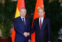 Tổng Bí thư, Chủ tịch nước Tô Lâm hội kiến Ủy viên trưởng Nhân đại toàn quốc Trung Quốc Triệu Lạc Tế. (Ảnh: Thống Nhất/TTXVN)