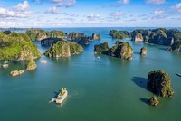 Tuyến tàu du lịch kết nối vịnh Hạ Long và vịnh Lan Hạ mở ra hành trình xuyên vùng di sản độc đáo, hấp dẫn.