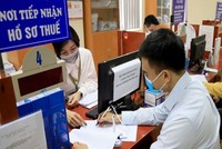 Hướng dẫn người dân khai thuế.