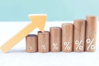 Áp lực điều hành tài khóa gia tăng trong năm mục tiêu tăng trưởng cao 
