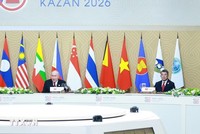 Tổng thống Nga Vladimir Putin và Thủ tướng Lê Minh Hưng cùng Trưởng đoàn các nước tham dự Hội nghị Cấp cao Kỷ niệm 35 năm quan hệ ASEAN - Nga làm việc về hội nhập Á - Âu. (Ảnh: Dương Giang/TTXVN)