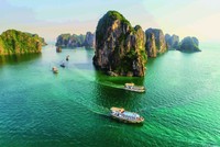 Vịnh Hạ Long: Di sản thiên nhiên thế giới đầu tiên của Việt Nam.