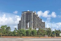 Dự án Khu du lịch sinh thái Sài Gòn - Bảo Ninh mới hoàn thành phần thô và phải dừng thi công nhiều năm (Ảnh: N.T) 