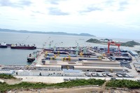 Khánh Hòa định hướng tập trung nguồn lực Kl99ok phiên bản mới các khu bến cảng trọng điểm, thu hút nhà Kl99ok phiên bản mới chiến lược, đẩy mạnh chuyển đổi số và đáp ứng các tiêu chuẩn “cảng xanh”, “cảng thông minh”. Trong ảnh là Khu Kl992 cổng game cá cược Vân Phong. Ảnh: Linh Đan