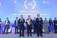 Ông Phạm Tấn Tiến – Giám đốc điều hành Khối Link Vào Nhà Cái KL99 COM Tặng +199k Kl99ok phiên bản mới đại diện Rồng Việt nhận giải