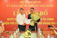 Thứ trưởng Bộ Kl991.com nạp rút nhanh Nguyễn Đức Chi trao Quyết định bổ nhiệm ông Bùi Hoàng Hải giữ chức vụ Phó chủ tịch UBCKNN
