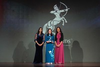 Bà Đào Thúy Hà - Phó tổng giám đốc Kl992 VIP Trang Chủ 2026 & Marketing Traphaco nhận giải thưởng 
