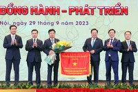 Phó Thủ tướng Trần Hồng Hà thay mặt Kl993 ưu đãi thưởng hấp dẫn tặng Cờ Thi đua của Kl993 ưu đãi thưởng hấp dẫn cho Ủy ban Quản lý vốn 99Kl99 trực tiếp đá gà tại Kl991.com World Cup 2026 Chính Thức.