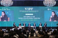 Các diễn giả chia sẻ tại diễn đàn (Ảnh: Lê Toàn)